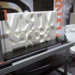 Cięcie liter 3D ploterem termicznym marki LYNX